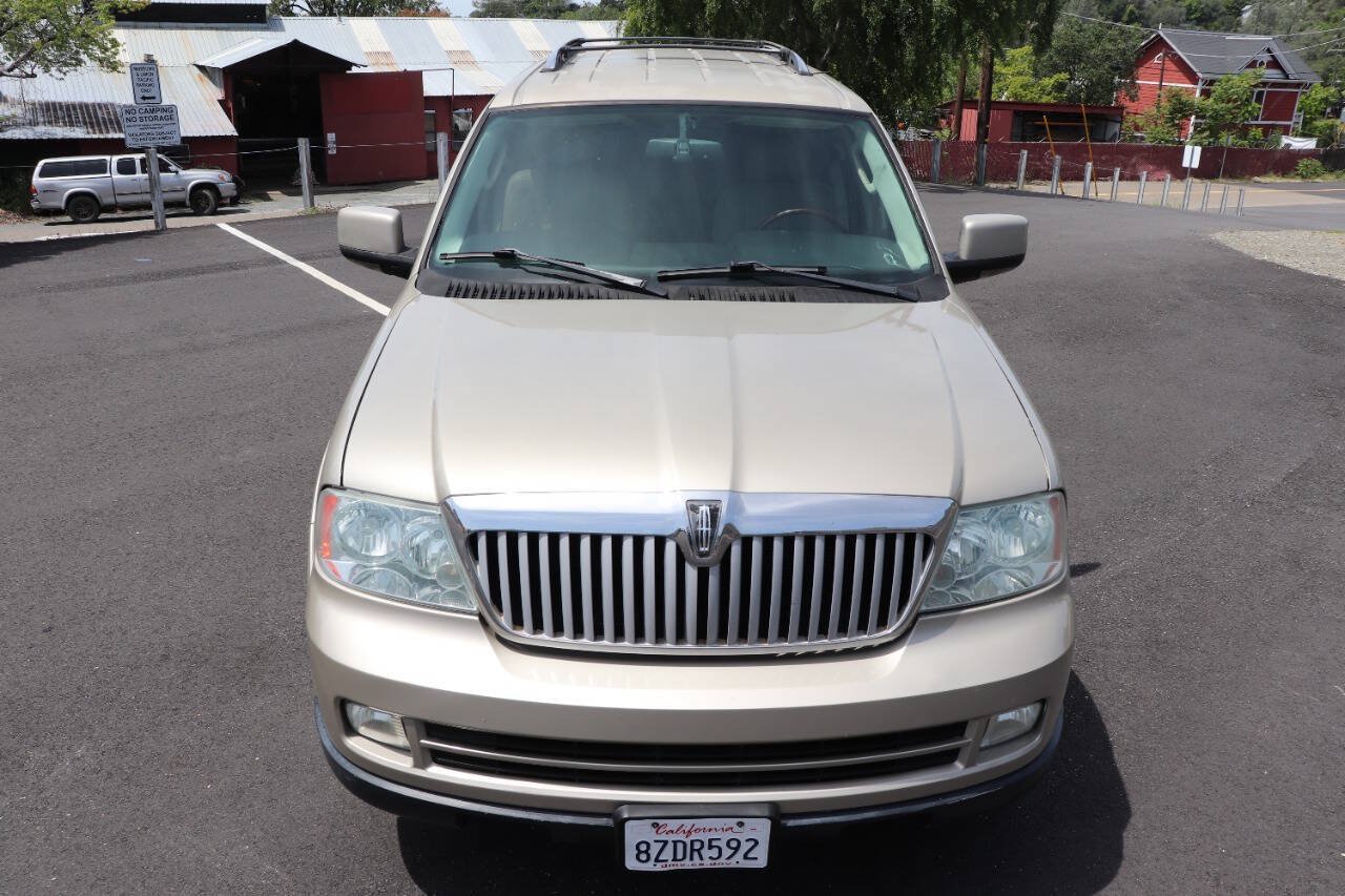 Used 2006 Lincoln Navigator Luxury RWD image 2