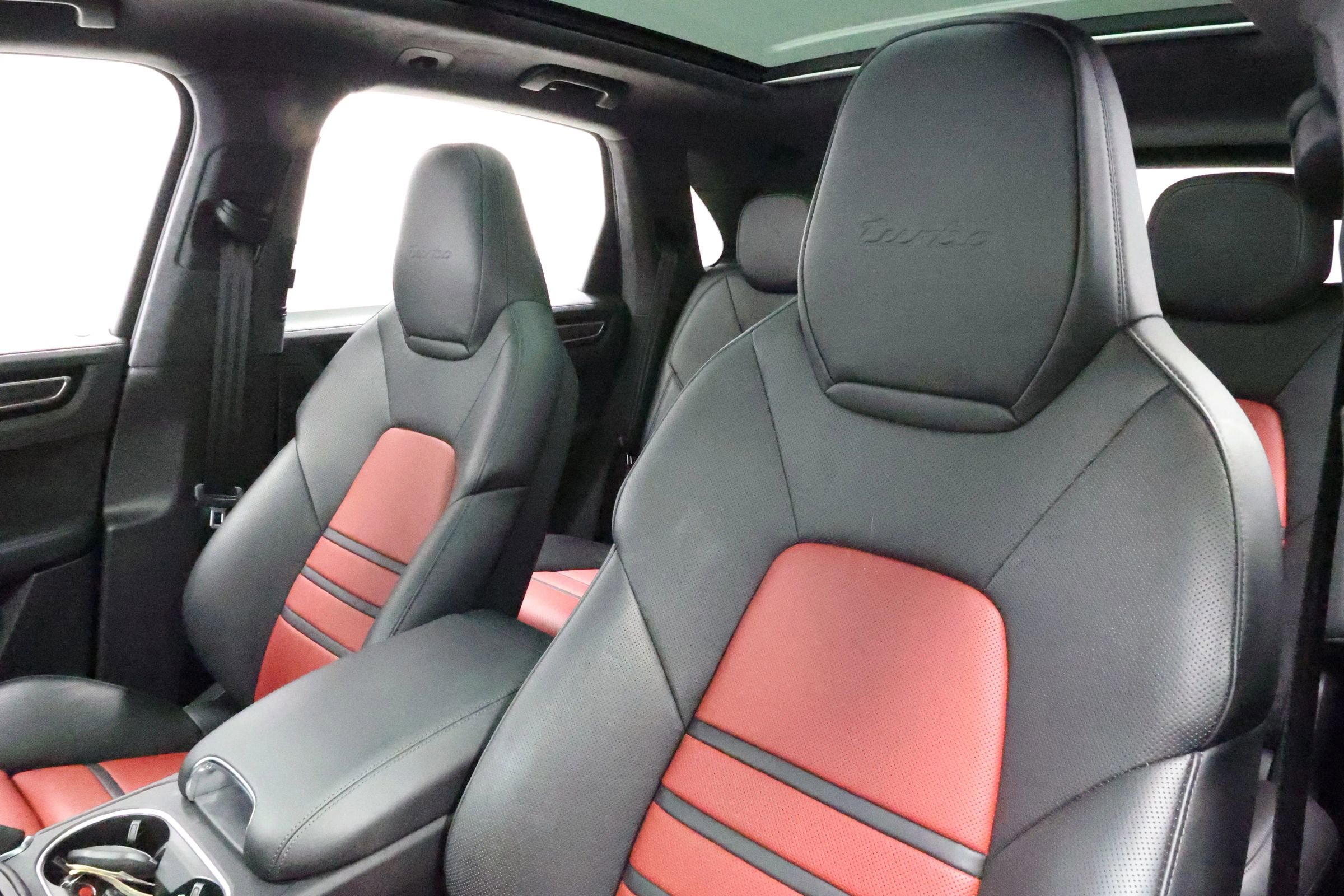 Used 2020 Porsche Cayenne Turbo image 17