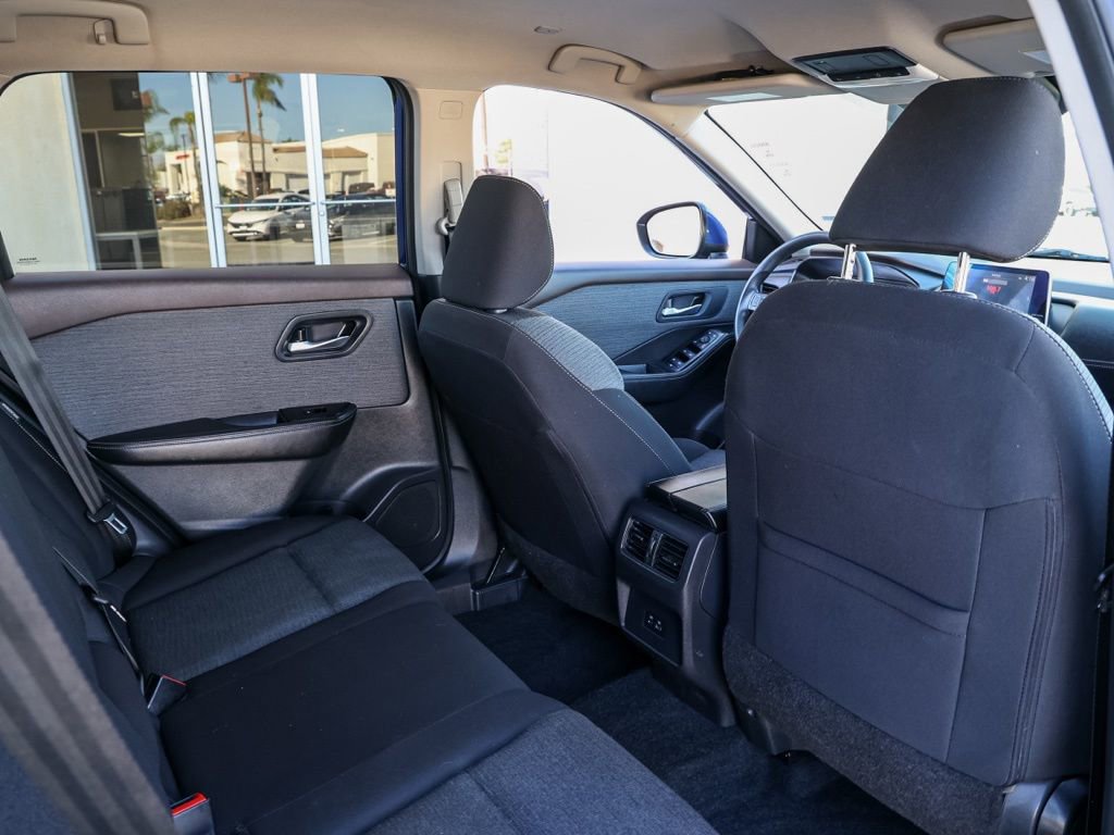 Used 2023 Nissan Rogue SV image 17