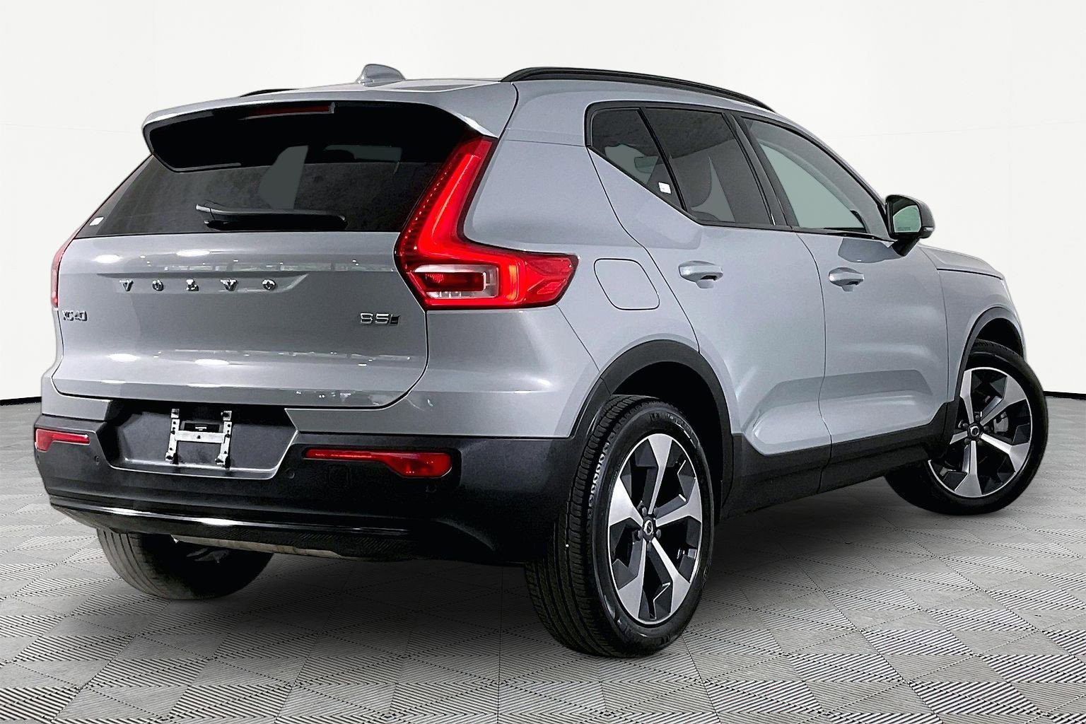 Used 2025 Volvo XC40 B5 Plus w/ Protection Package Premier AWD/4WD image 8