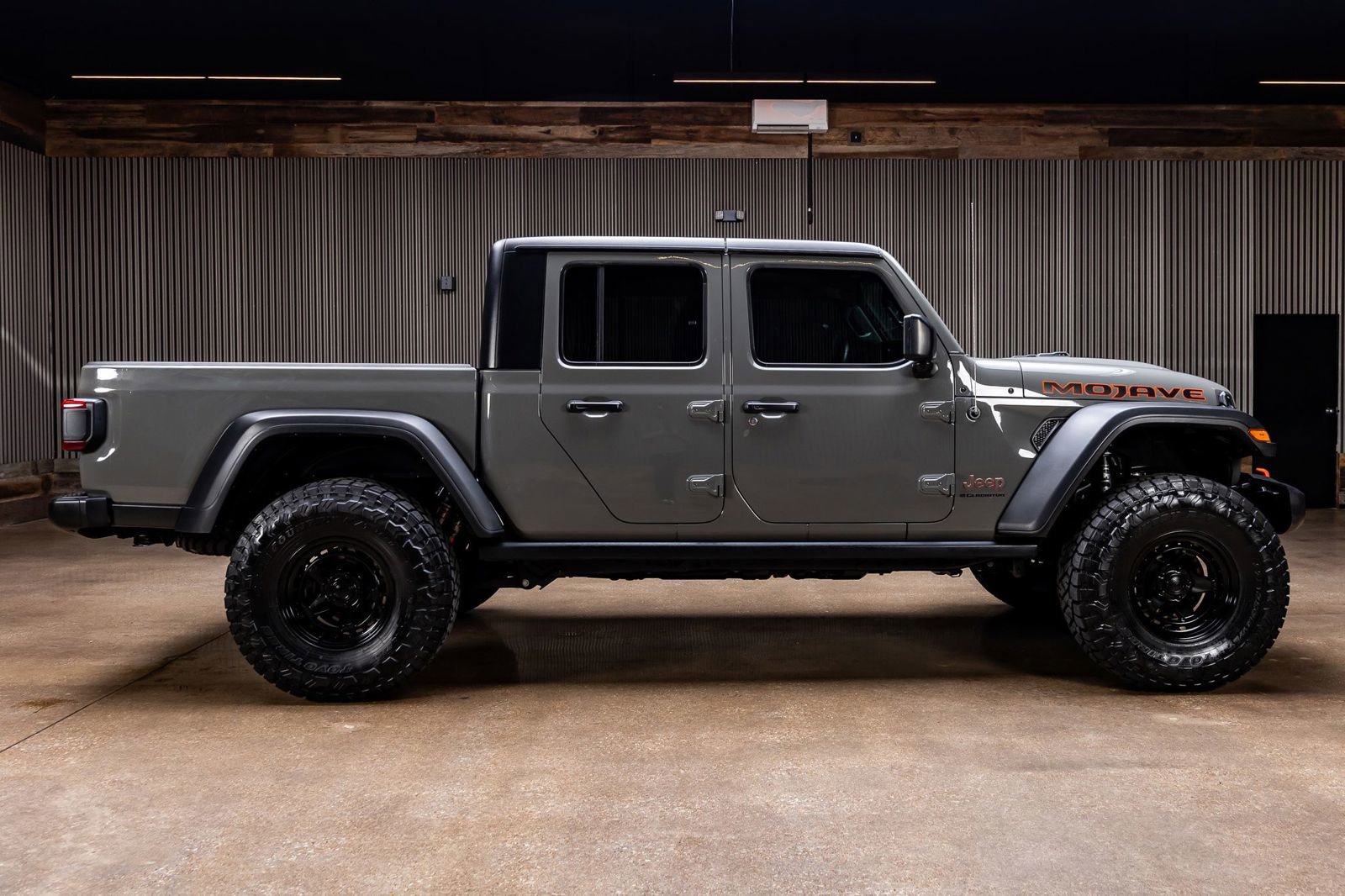 Used 2023 Jeep Gladiator Mojave w/ LED Lighting Group AWD/4WD image 11