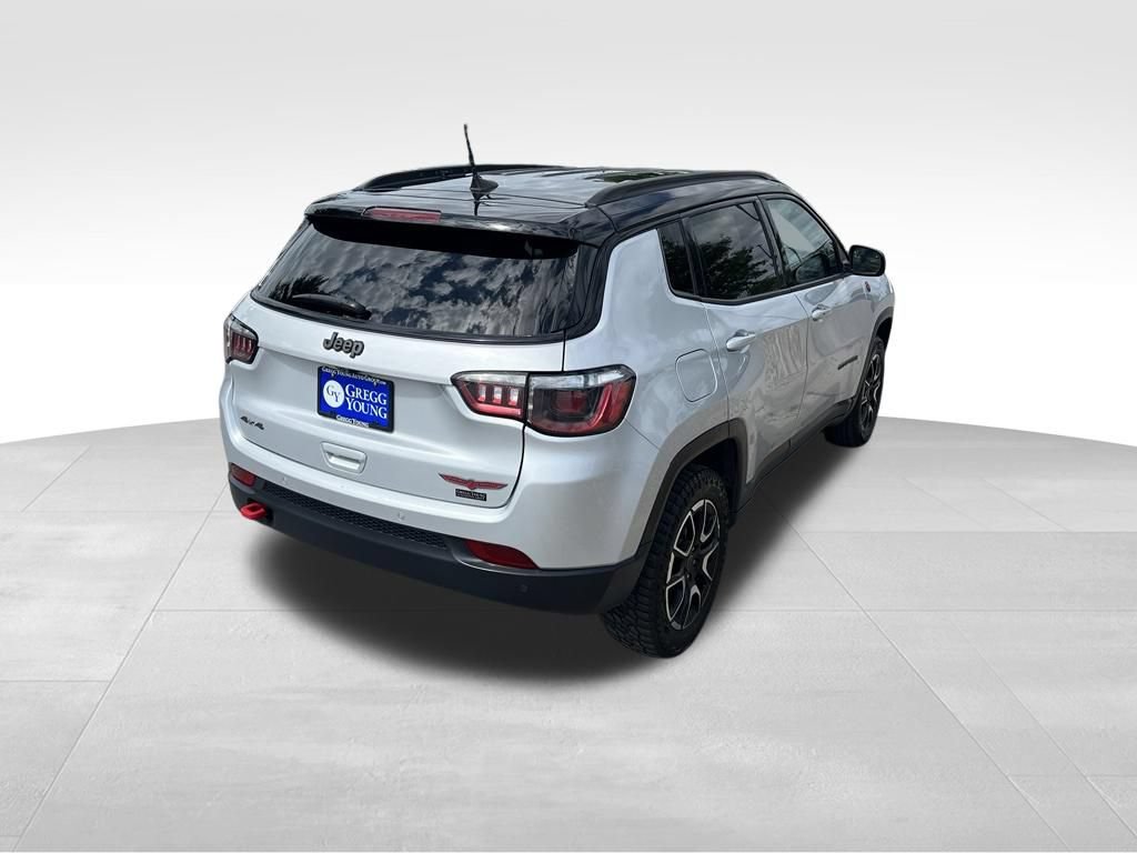 Used 2025 Jeep Compass Trailhawk AWD/4WD image 7