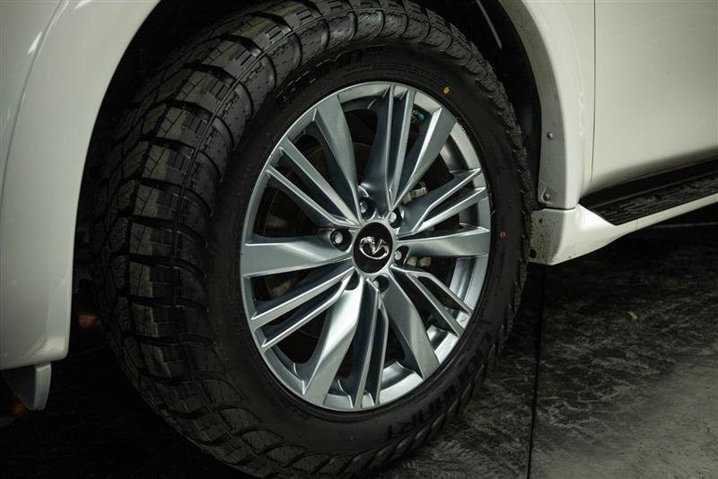 Used 2024 INFINITI QX80 Luxe image 3