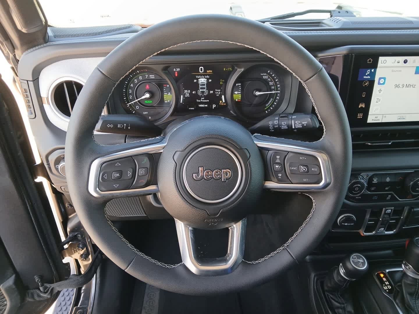 Used 2025 Jeep Wrangler Sahara image 33
