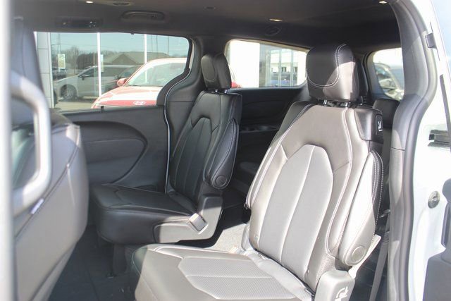 New 2026 Chrysler Pacifica Select image 31