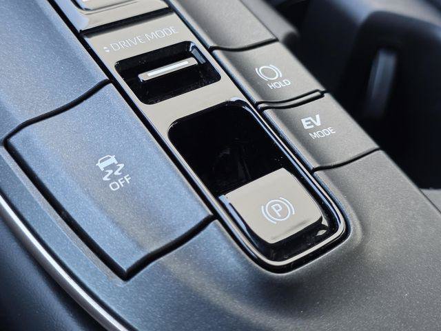 Certified 2023 Toyota Crown AWD/4WD image 26