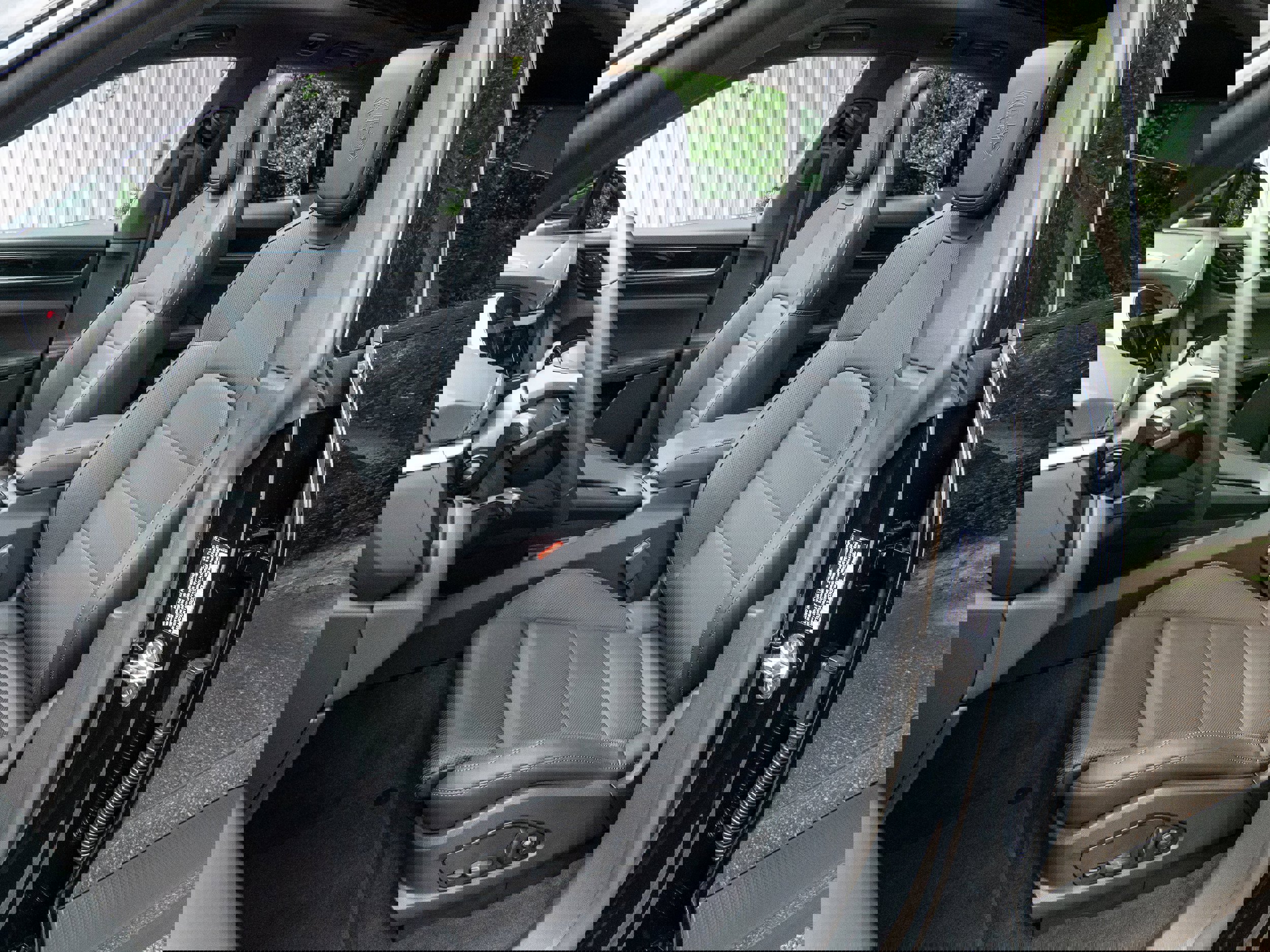 New 2025 Porsche Macan 4 Electric image 5