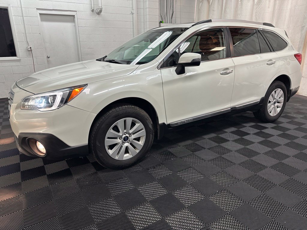 Used 2017 Subaru Outback 2.5i Touring AWD/4WD image 5