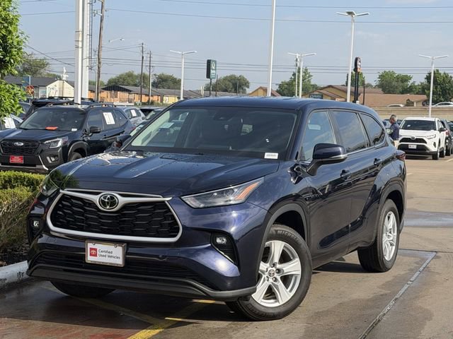 Certified 2025 Toyota Highlander LE FWD image 2