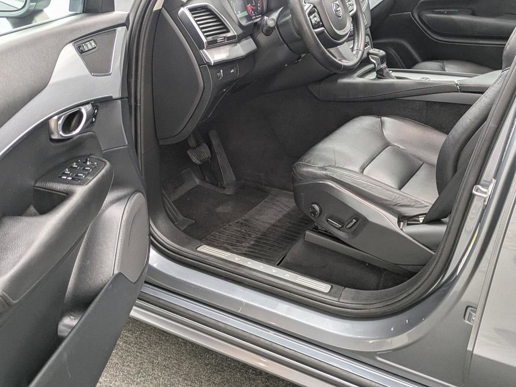 Used 2016 Volvo XC90 T5 Momentum image 22