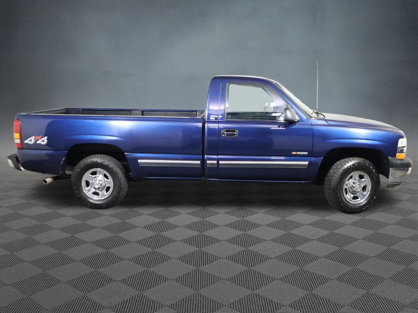 Used 1999 Chevrolet Silverado 1500 4x4 Regular Cab w/ Exterior Appearance Pkg image 3