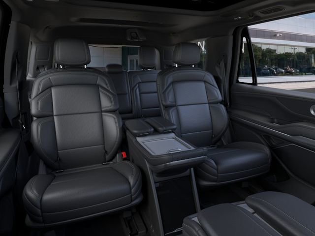 New 2026 Lincoln Navigator Reserve w/ Jet Appearance Package AWD/4WD image 12