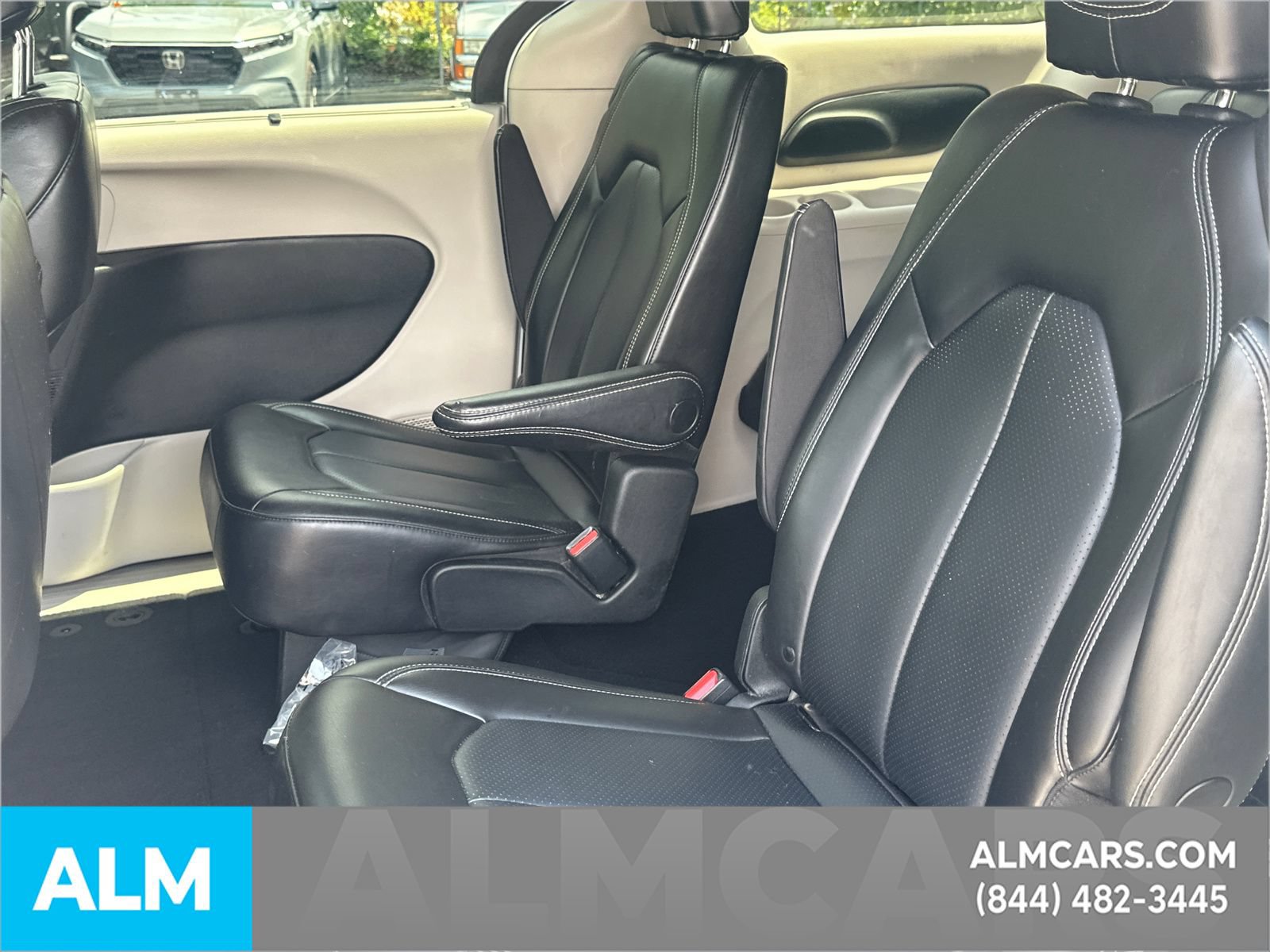 Used 2023 Chrysler Pacifica Touring-L FWD image 24