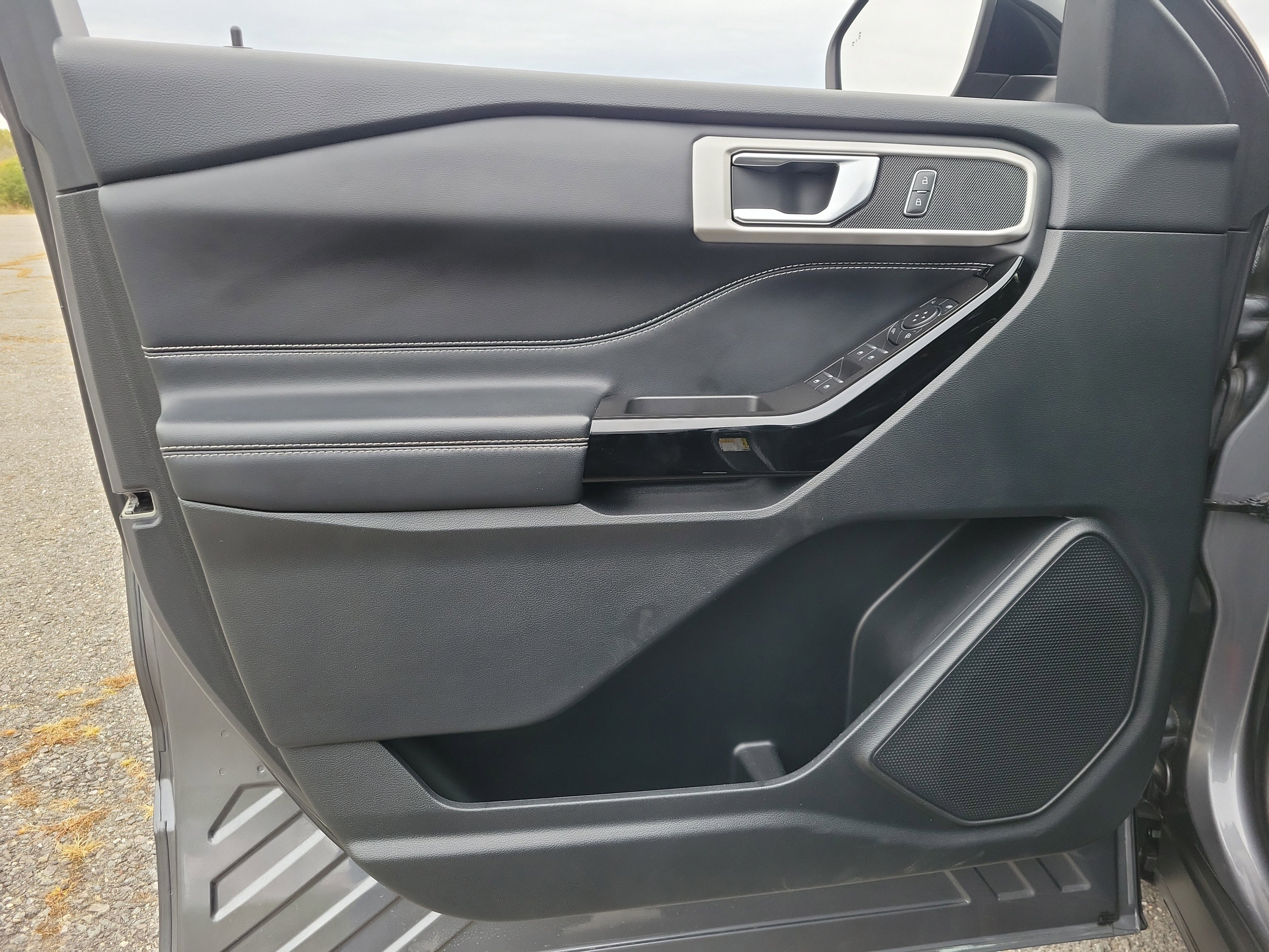 Used 2022 Ford Explorer ST image 15