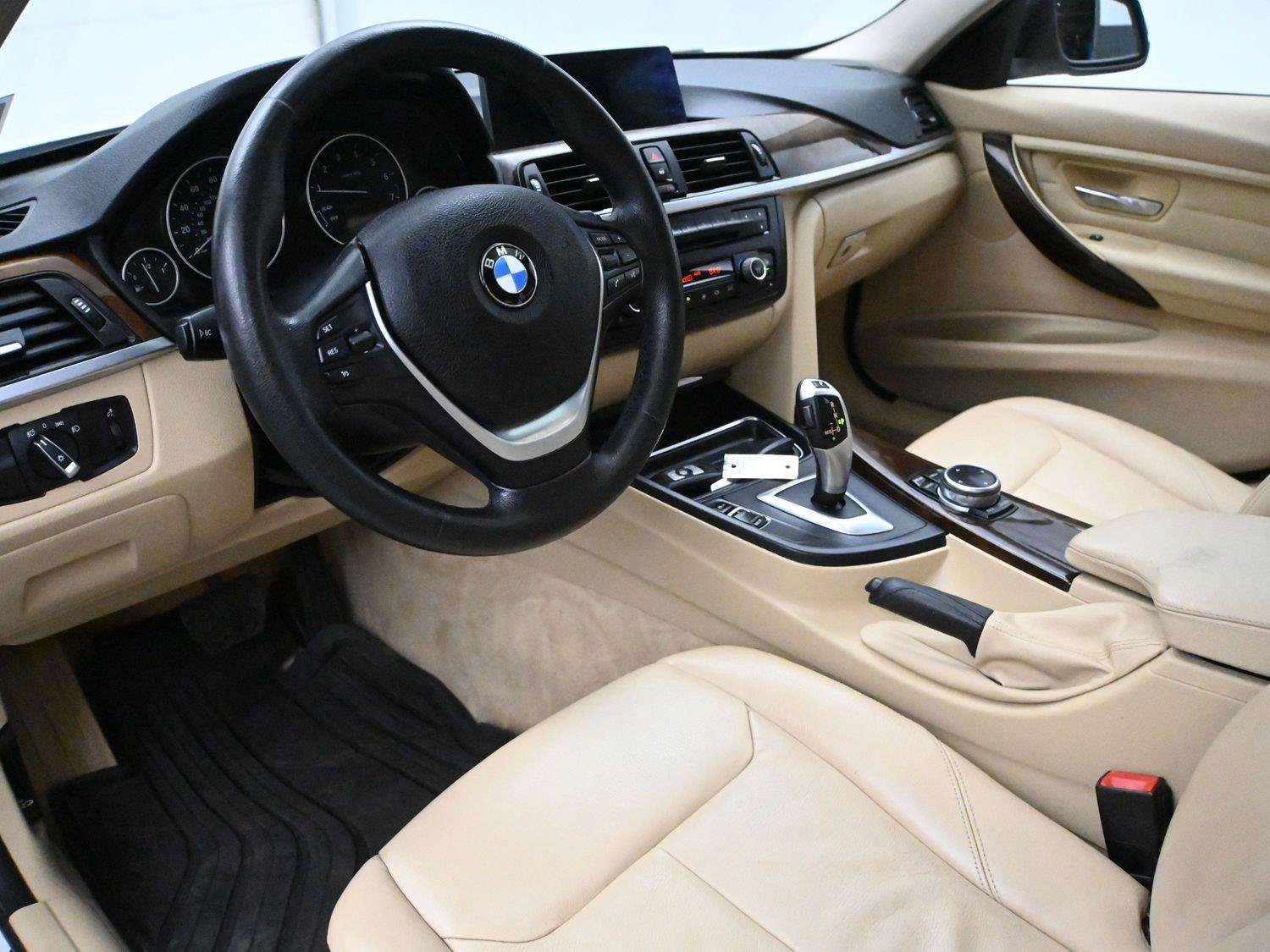 Used 2014 BMW 328i xDrive Sedan AWD/4WD image 2