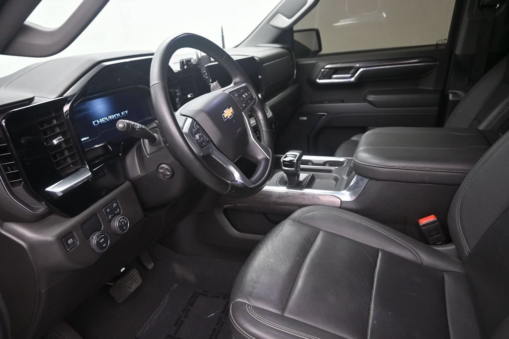 Used 2024 Chevrolet Silverado 1500 LTZ RWD image 12