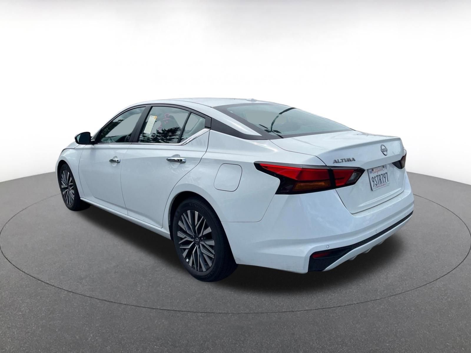 Used 2025 Nissan Altima 2.5 SV FWD image 5