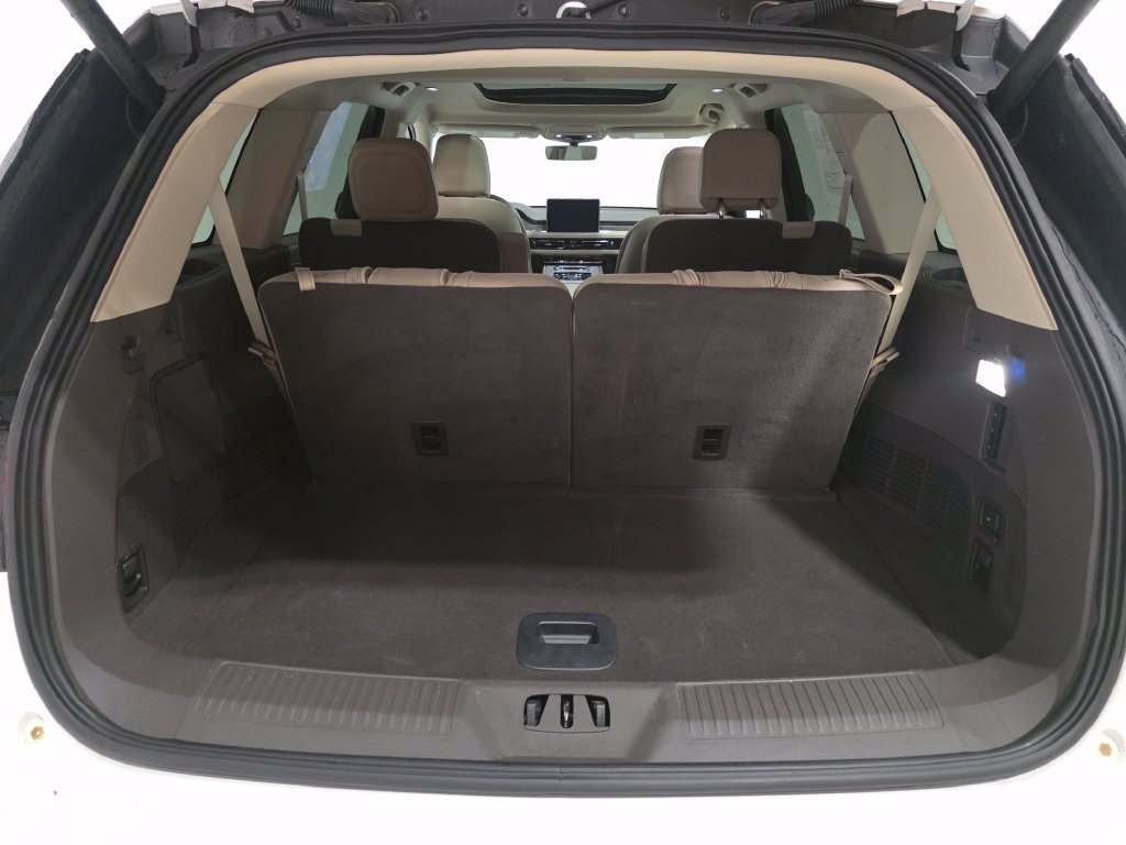 Used 2024 Lincoln Aviator AWD w/ Premium Package image 9