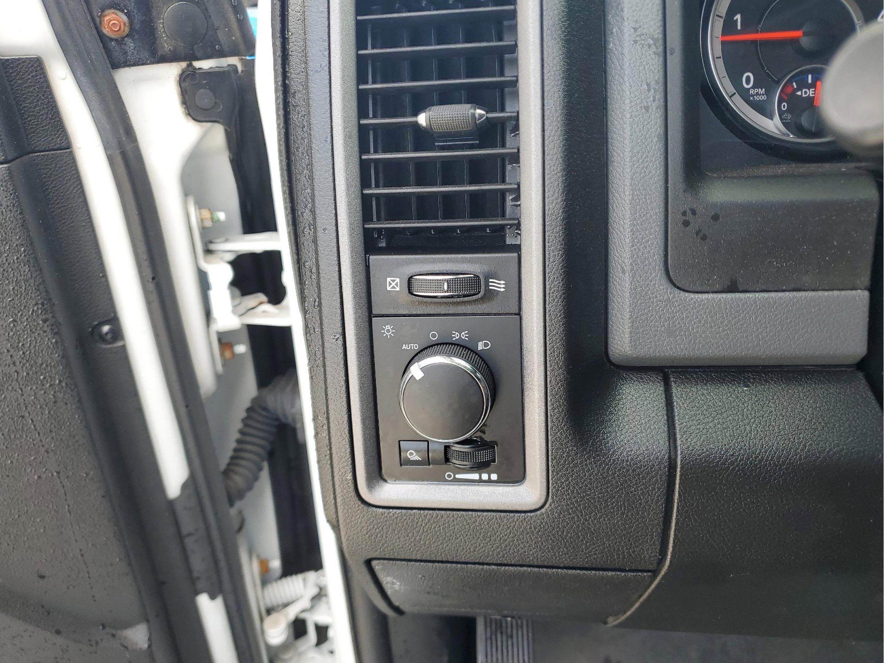 Used 2018 RAM 2500 Tradesman w/ Chrome Appearance Group image 30