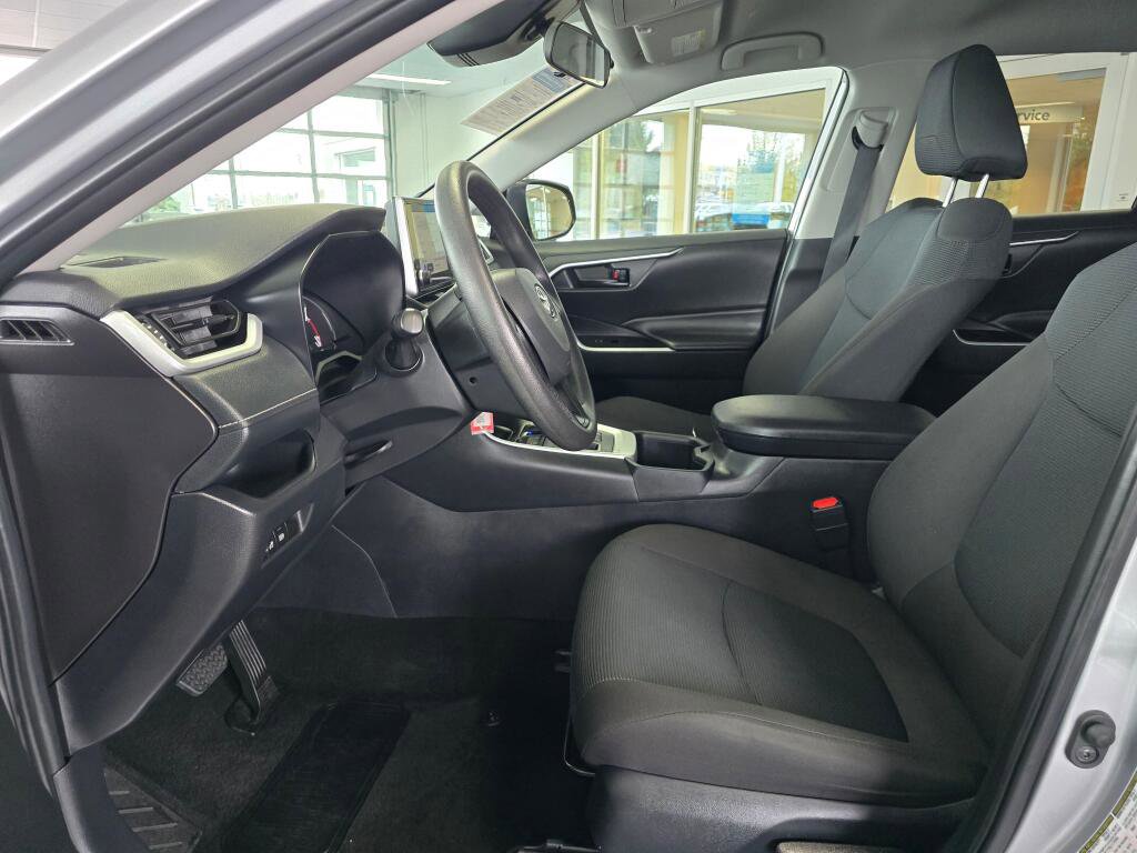 Used 2025 Toyota RAV4 LE image 21