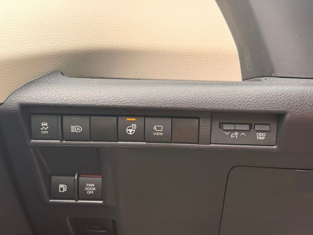 Certified 2024 Toyota Sienna Platinum FWD image 28