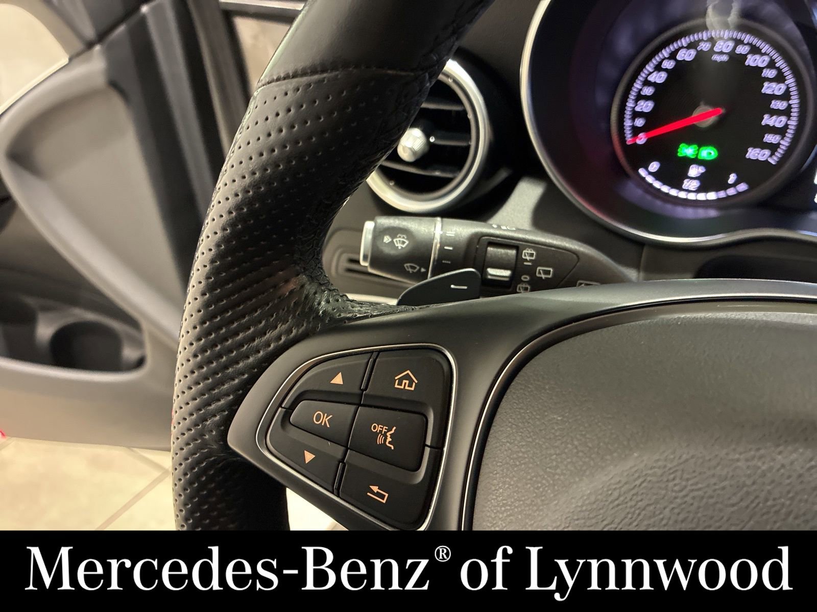 Used 2019 Mercedes-Benz GLC 300 4MATIC image 23