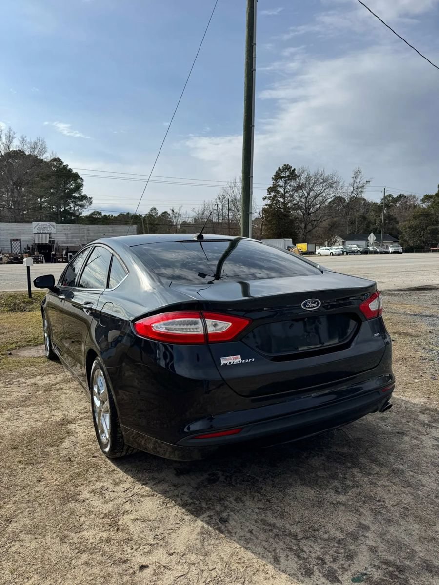 Used 2015 Ford Fusion SE FWD image 7