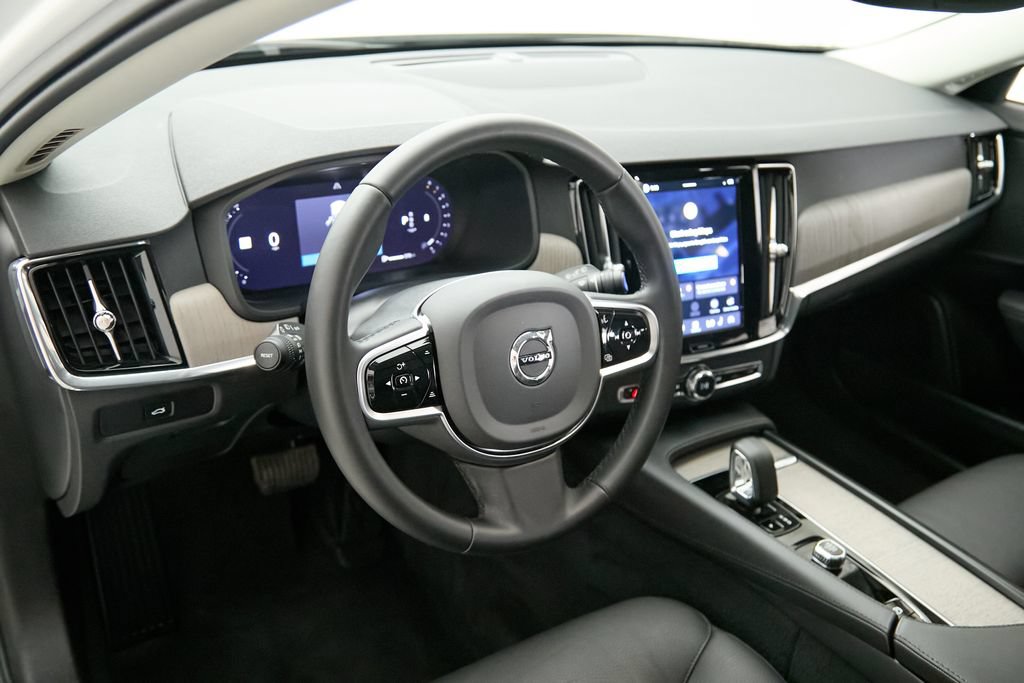 Certified 2025 Volvo V90 B6 Cross Country Plus AWD/4WD image 13