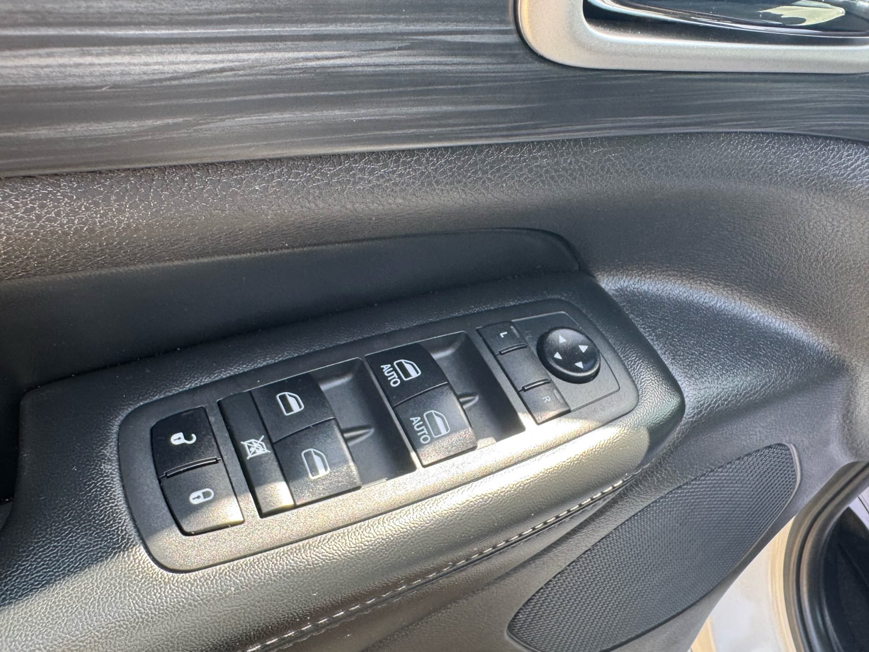 Used 2019 Jeep Grand Cherokee Altitude AWD/4WD image 23