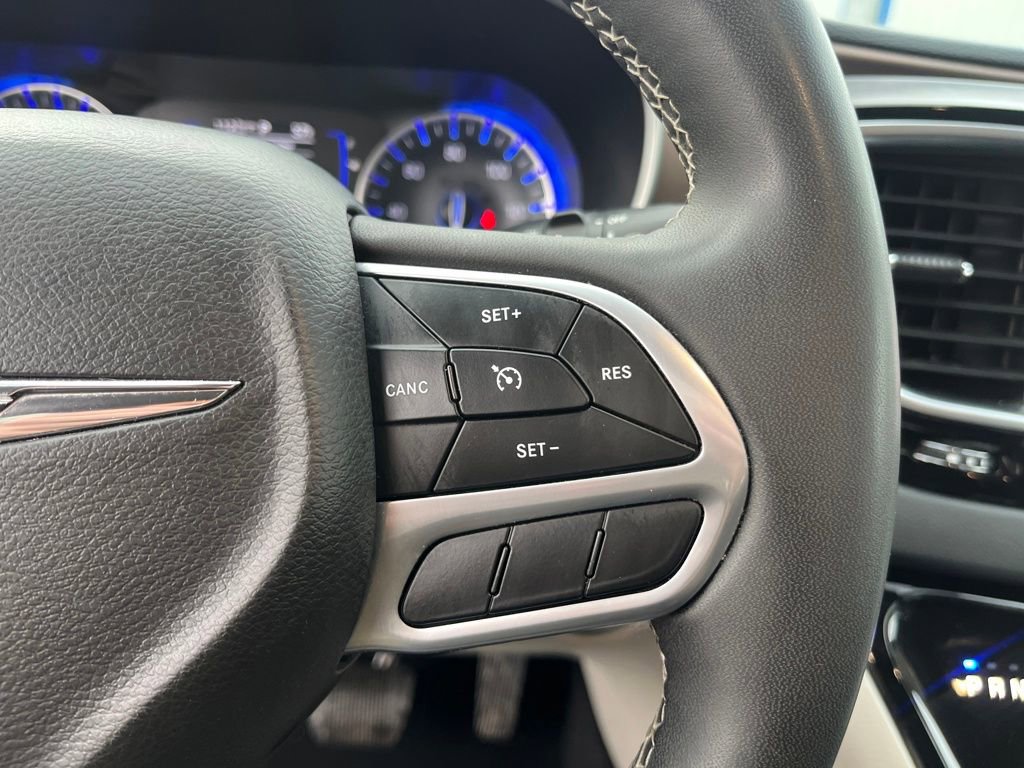 Used 2023 Chrysler Voyager LX image 19