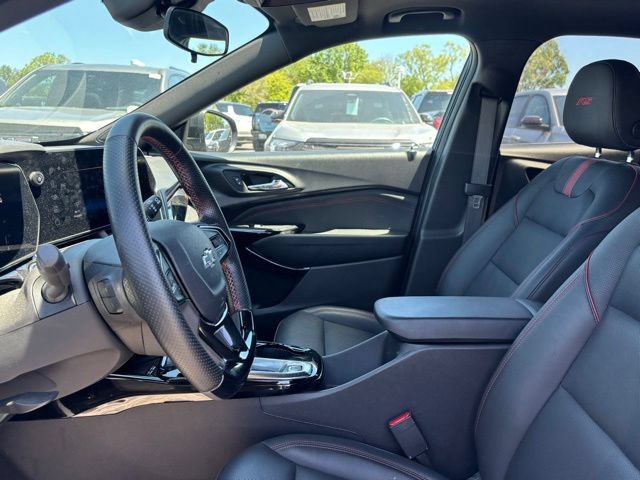 Used 2024 Chevrolet Trax RS w/ Sunroof Package FWD image 14