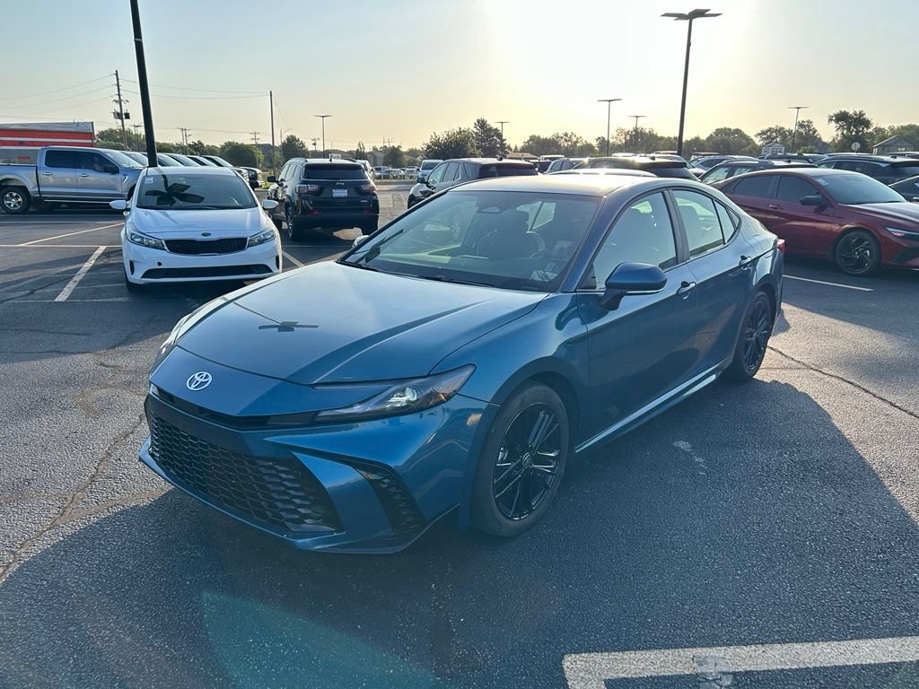 Used 2025 Toyota Camry SE FWD image 7