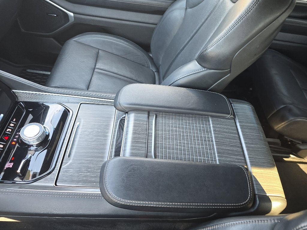Used 2024 Jeep Wagoneer Series II AWD/4WD image 32