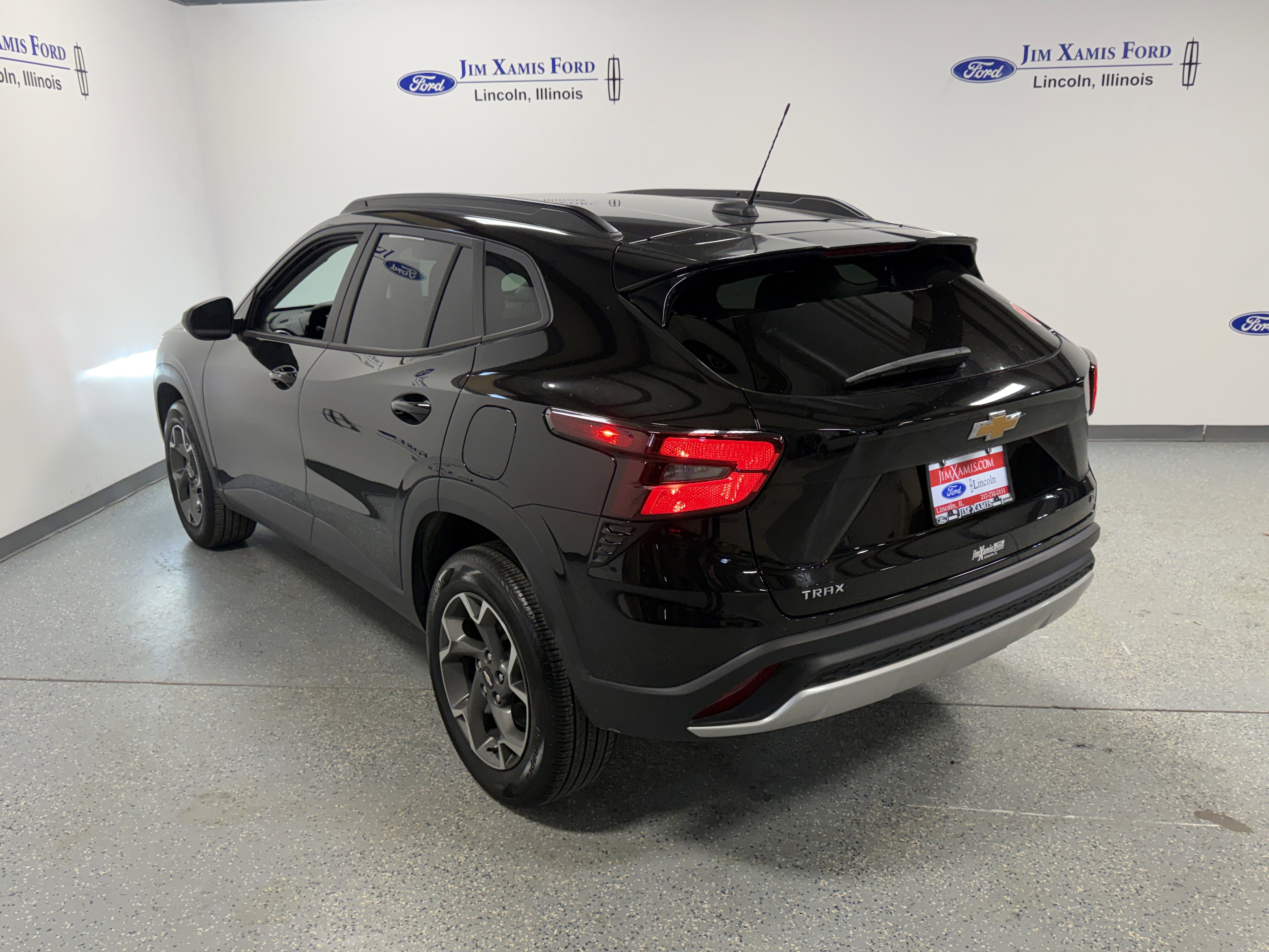 Used 2024 Chevrolet Trax LT w/ LT Convenience Package image 4