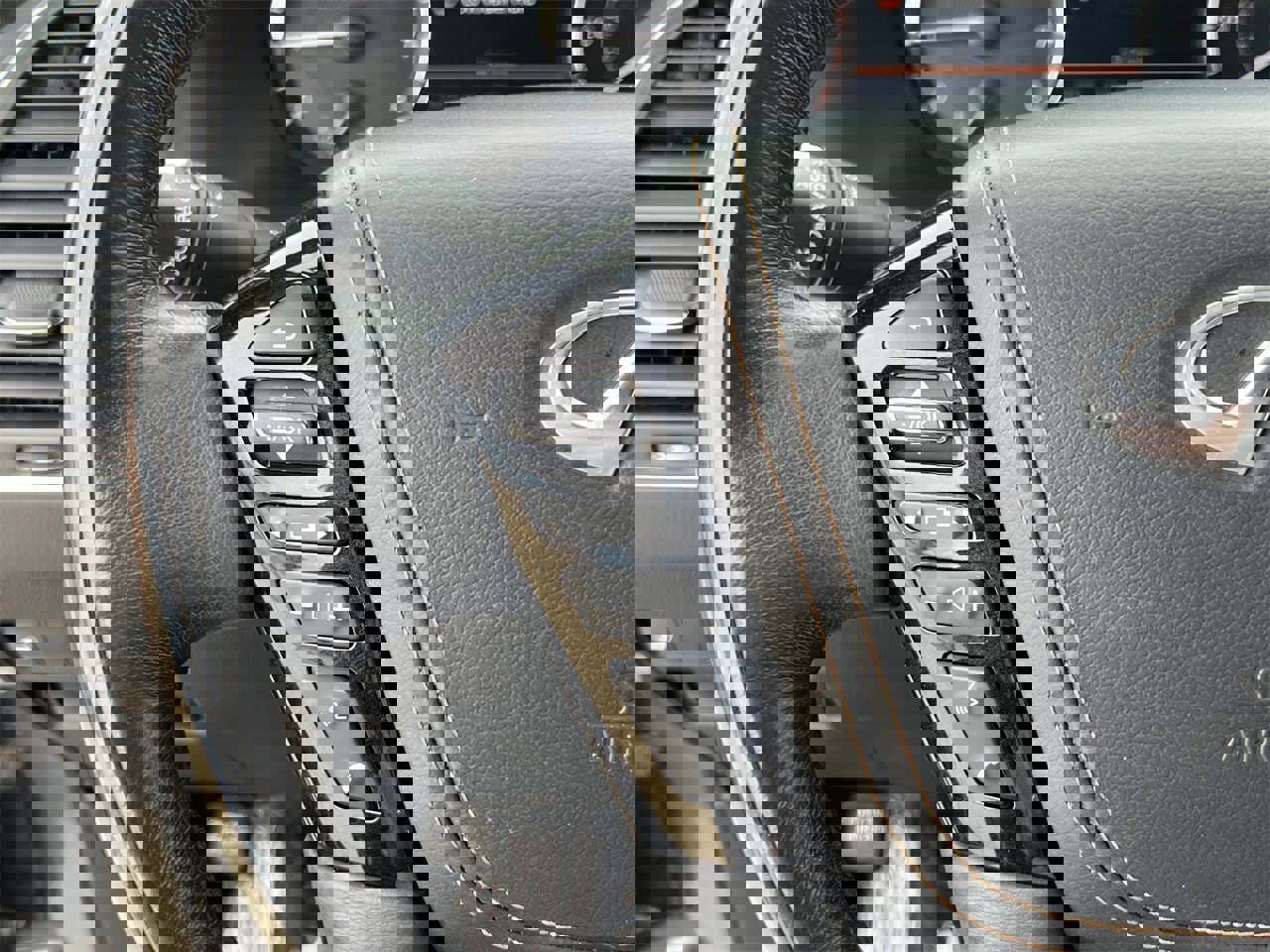 Used 2021 INFINITI QX80 Sensory w/ All-Season Package image 10