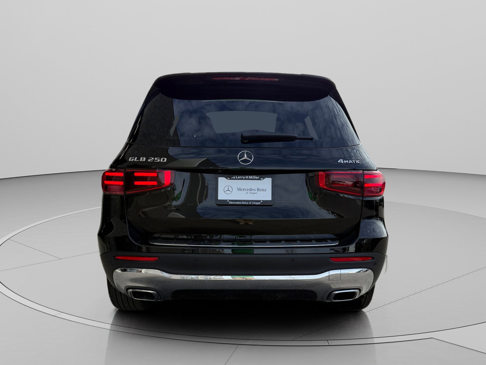 Used 2026 Mercedes-Benz GLB 250 4MATIC image 4