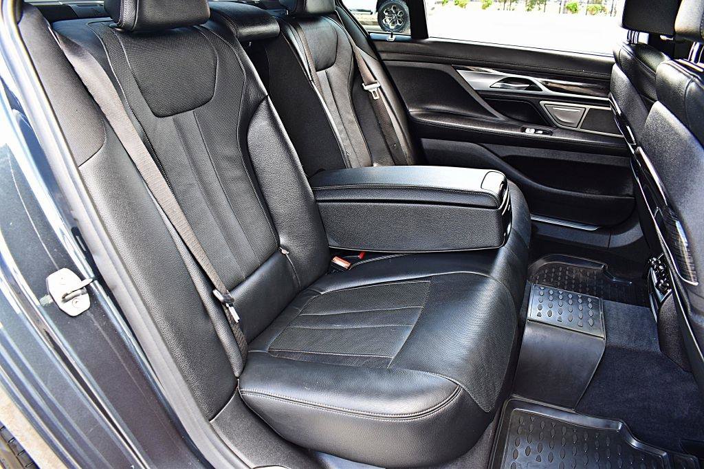 Used 2019 BMW 740i w/ Executive Package RWD image 22