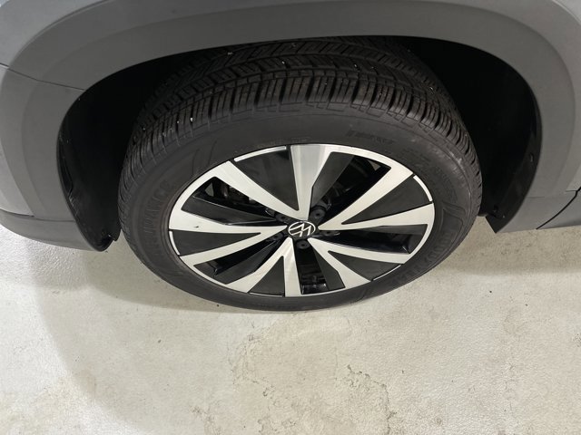 Certified 2022 Volkswagen Taos SE image 11