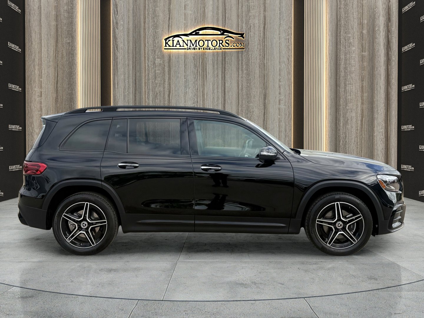 Used 2024 Mercedes-Benz GLB 250 image 8