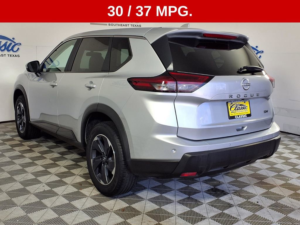 Used 2024 Nissan Rogue SV image 2