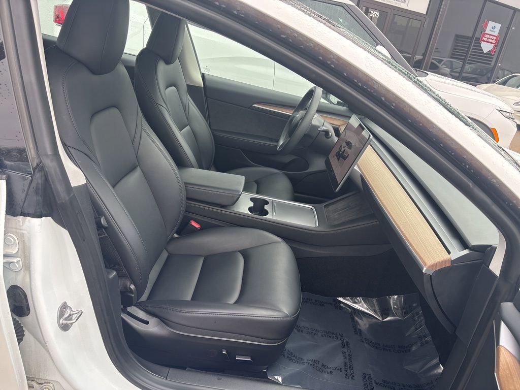 Used 2023 Tesla Model 3 Standard Range image 9