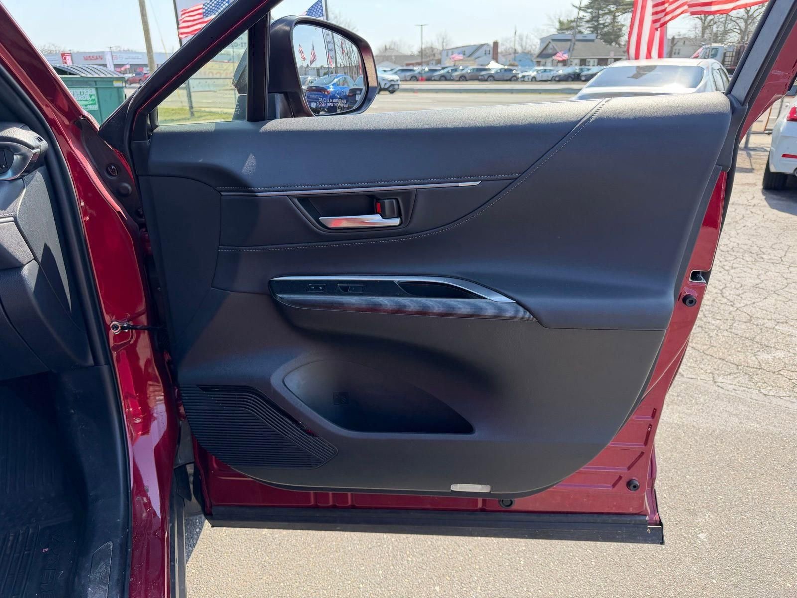 Used 2024 Toyota Venza Nightshade image 12