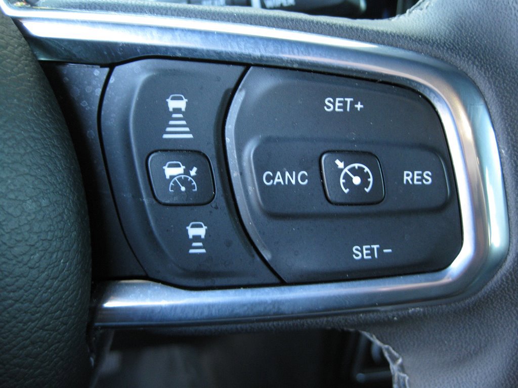 Used 2025 Jeep Wrangler Unlimited Sahara w/ Safety Group image 16