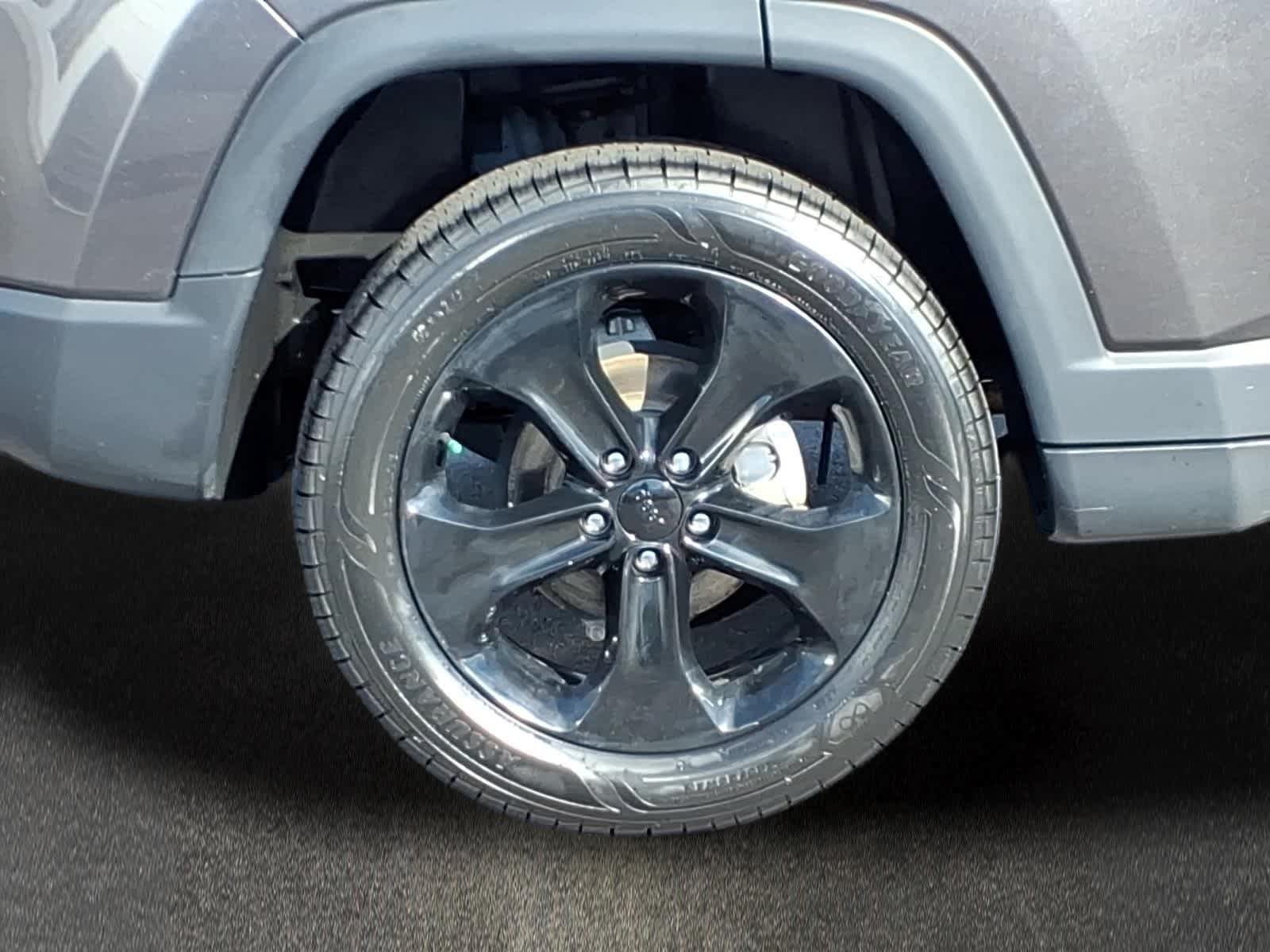 Used 2020 Jeep Compass Latitude AWD/4WD image 3
