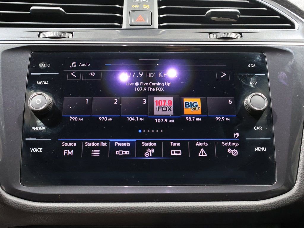 Used 2021 Volkswagen Tiguan SEL Premium R-Line image 32