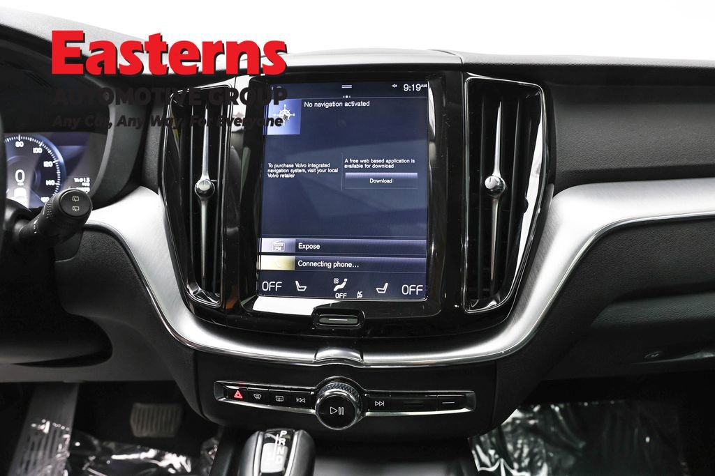 Used 2019 Volvo XC60 T6 Momentum w/ Premium Package image 12
