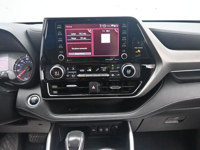 Used 2020 Toyota Highlander LE image 19