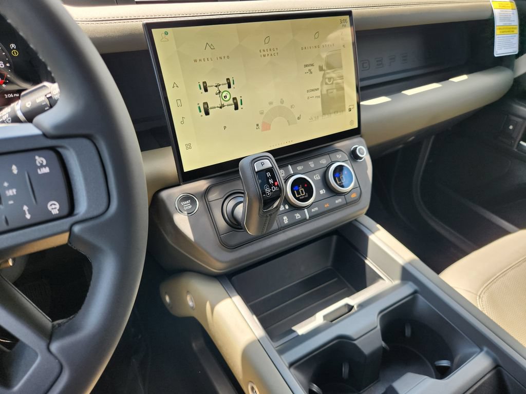 New 2026 Land Rover Defender 110 X-Dynamic SE AWD/4WD image 32