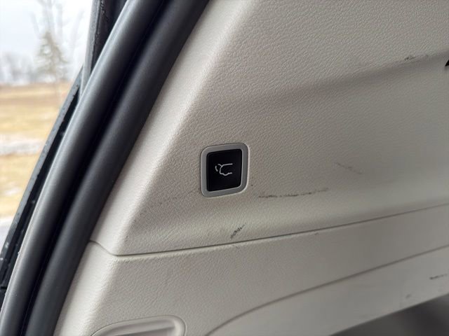 Used 2024 Chrysler Pacifica Touring-L image 10