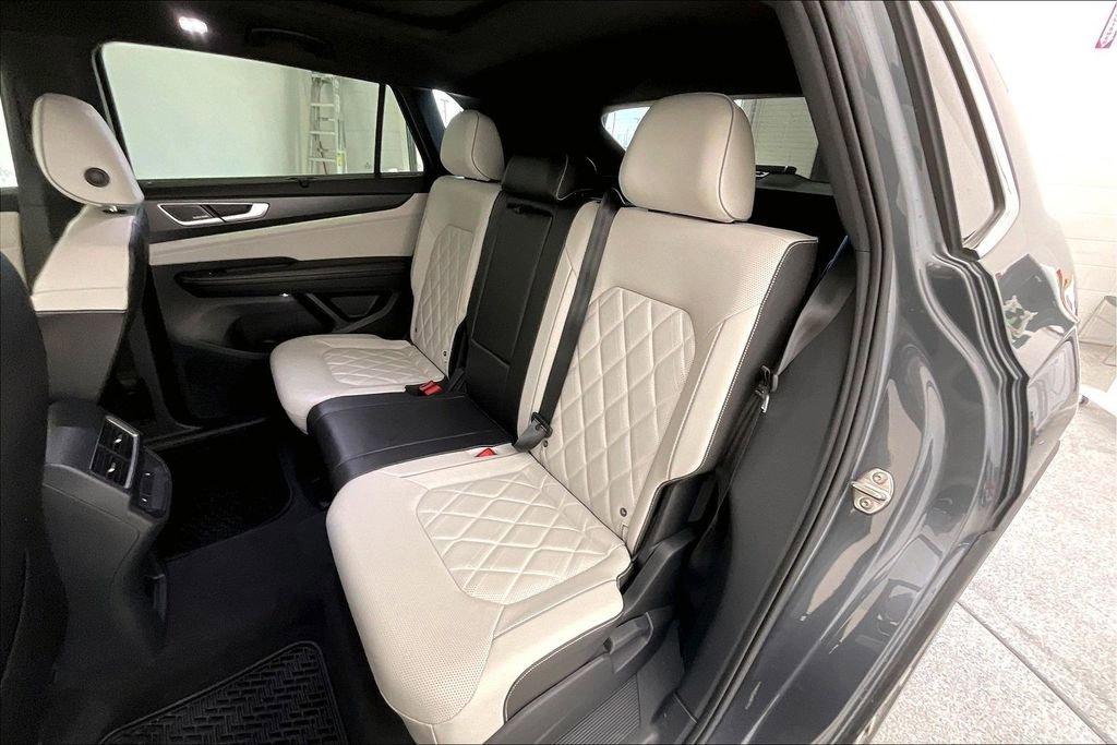 Used 2024 Volkswagen Atlas Cross Sport SEL Premium R-Line image 35